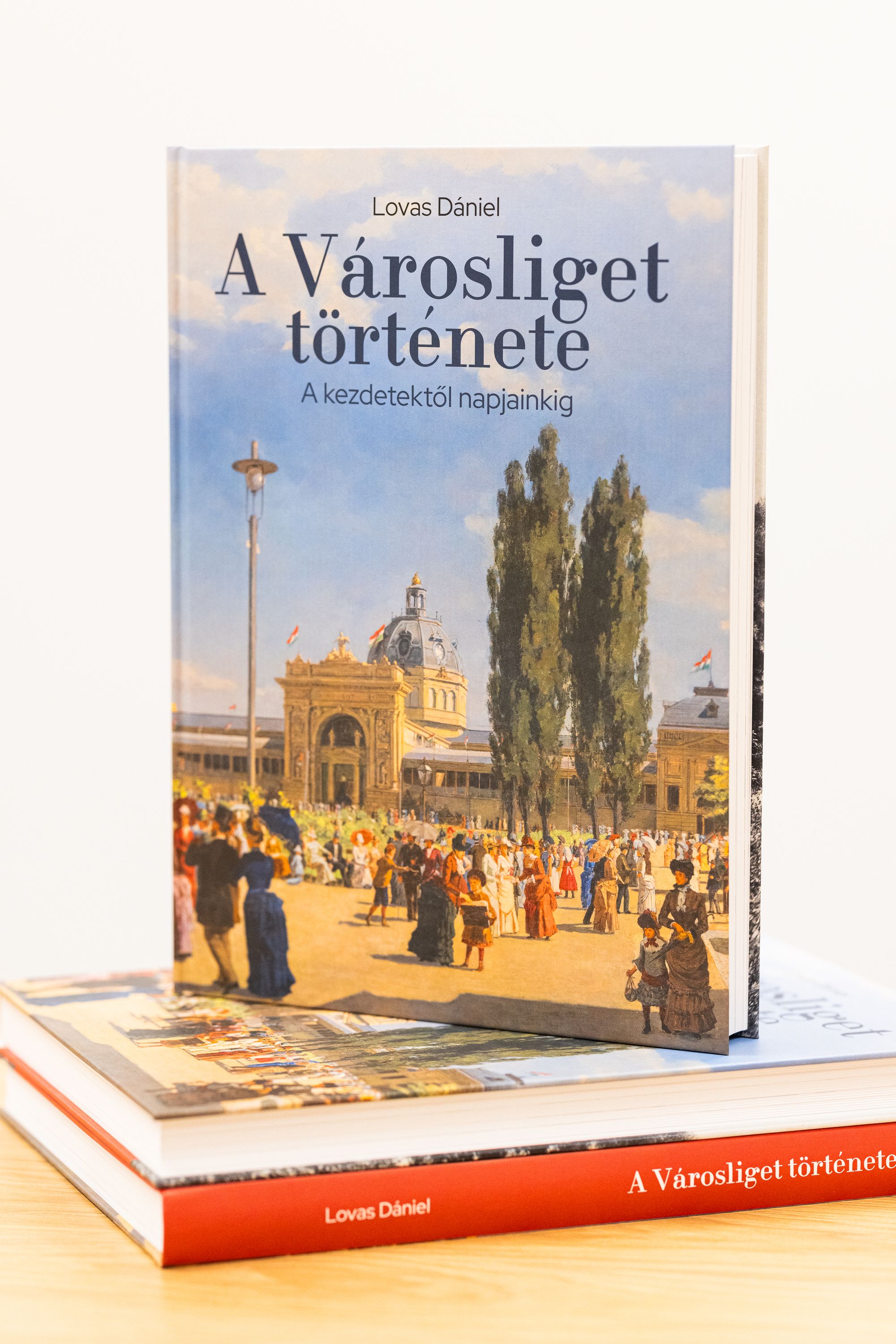 A-kiadvány-a-XIX.-század-közepétől-egészen-napjainkig-kalauzolja-az-olvasókat-a-Városliget-történetében.jpg