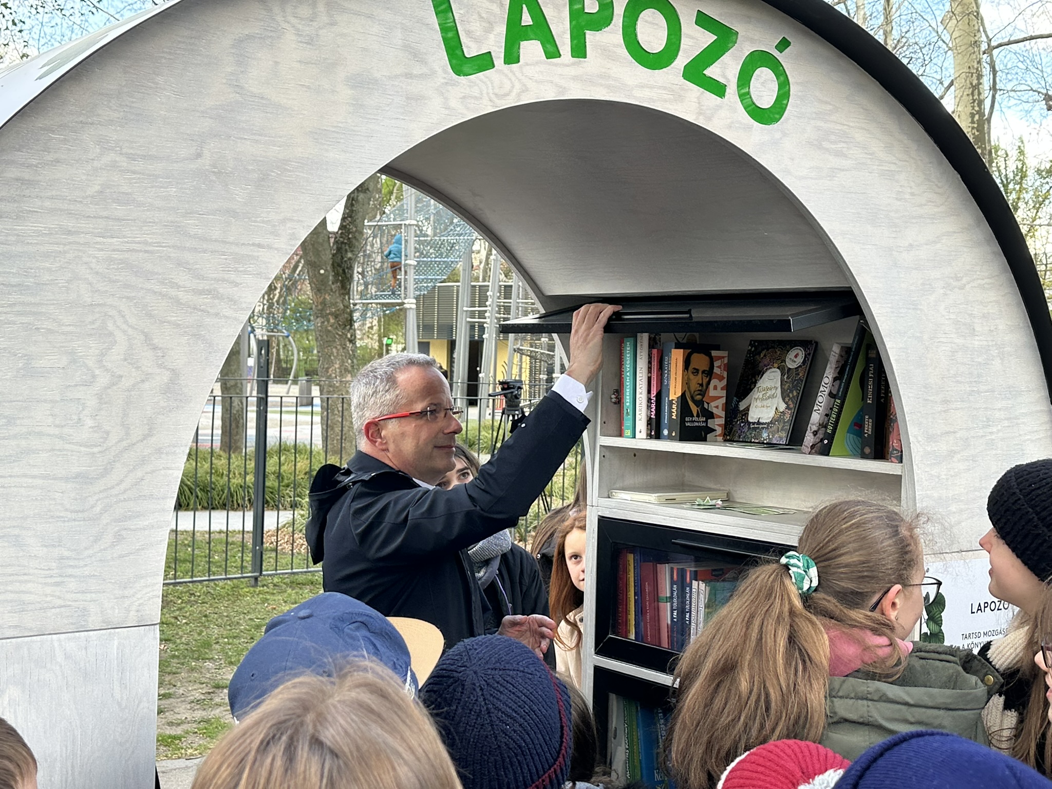 Bookline lapozó nyílt a Városligetben