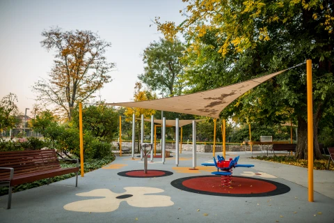 Agárdi Szilvi bemutatja, milyen lett az újjávarázsolt Vakok kertje