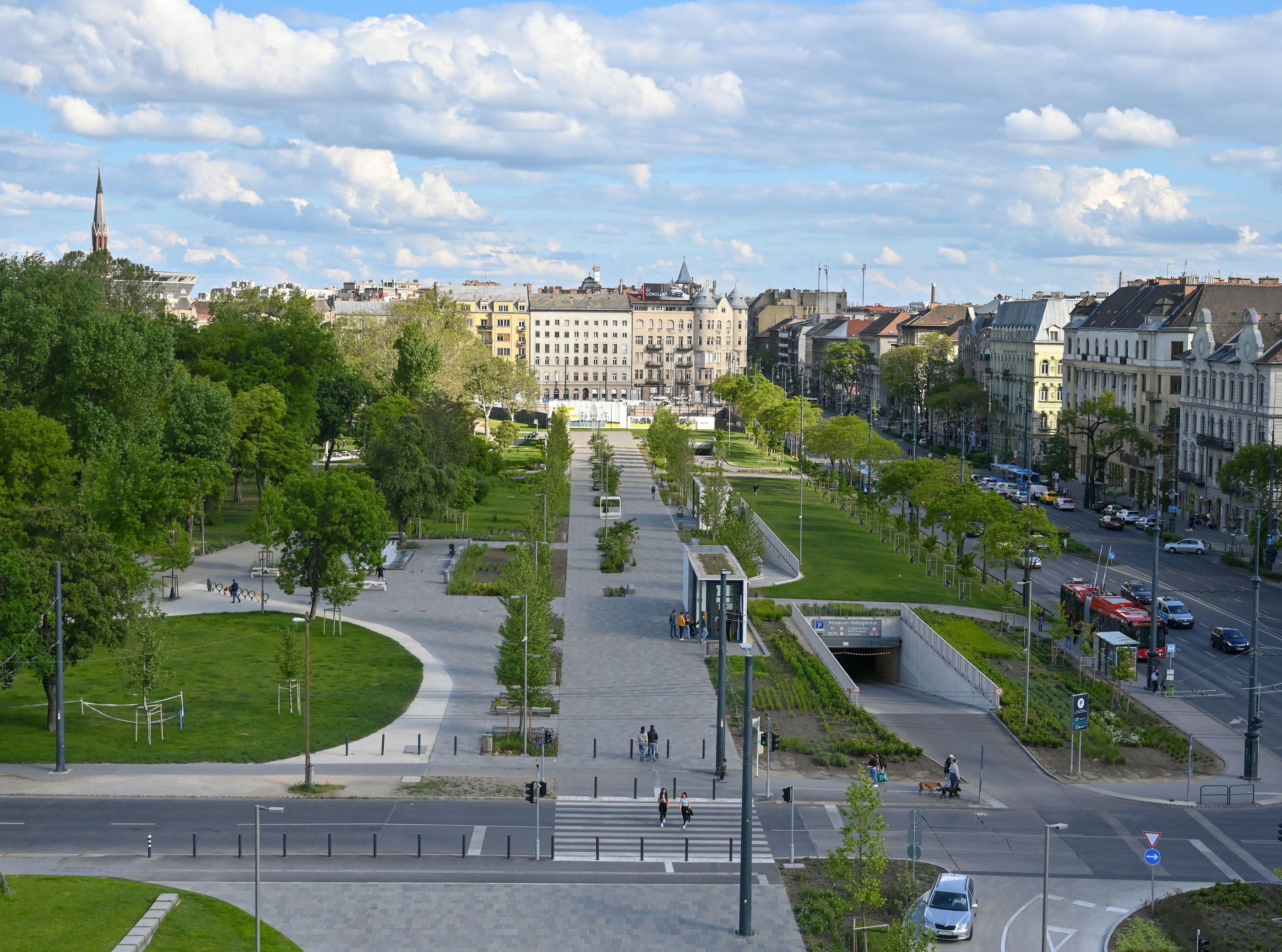 Autóparkoló helyett zöld sétány Galéria kép 0